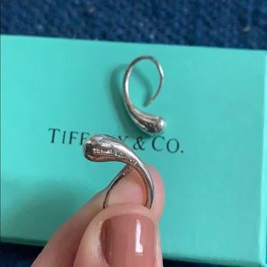 Tiffany & Co. Jewelry - Tiffany & co. Elsa Peretti Teardrop Hoop earring Tiffany & Co. Jewelry - Tiffany & co. Elsa Peretti Teardrop Hoop earring